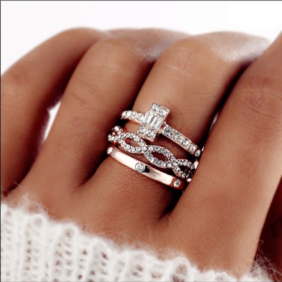 Jewelry - ❤️ three ring set